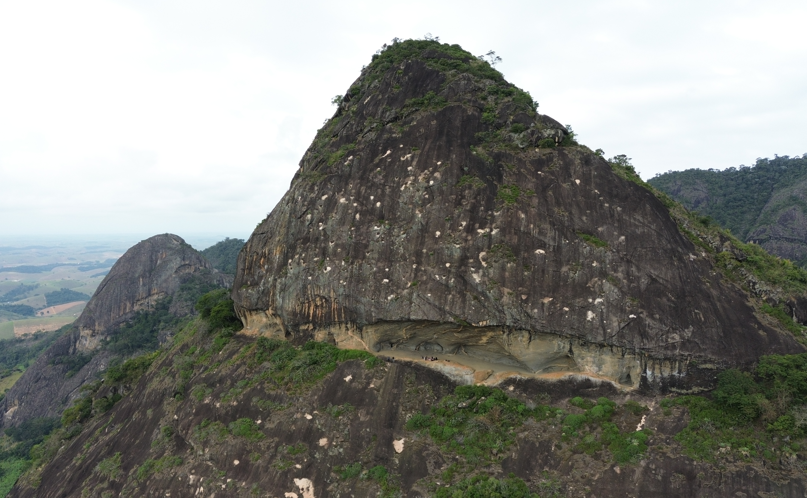 Pedra das Caveiras: mistério, história e aventura em Atílio Vivacqua