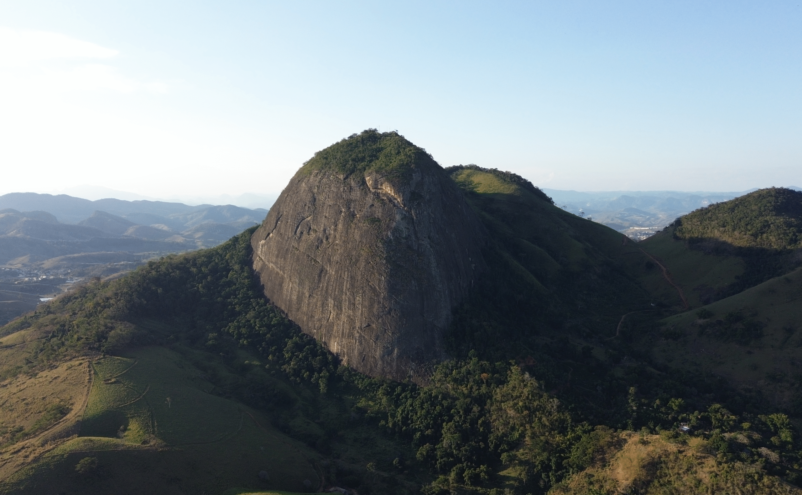Turismo e Natureza: Pedra do Moitão é Destaque em Atílio Vivacqua